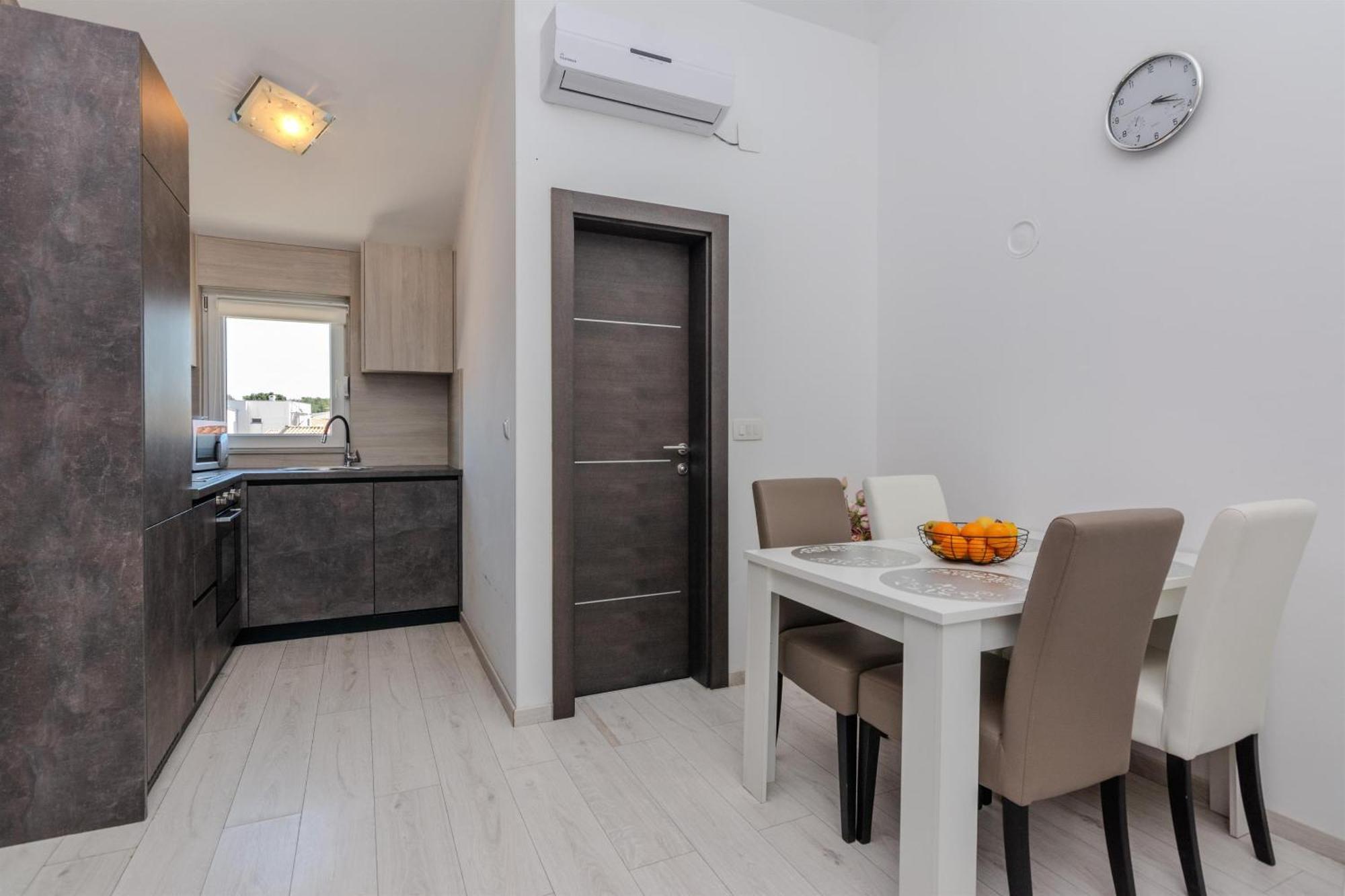 Apartments Lucica Vir Dış mekan fotoğraf