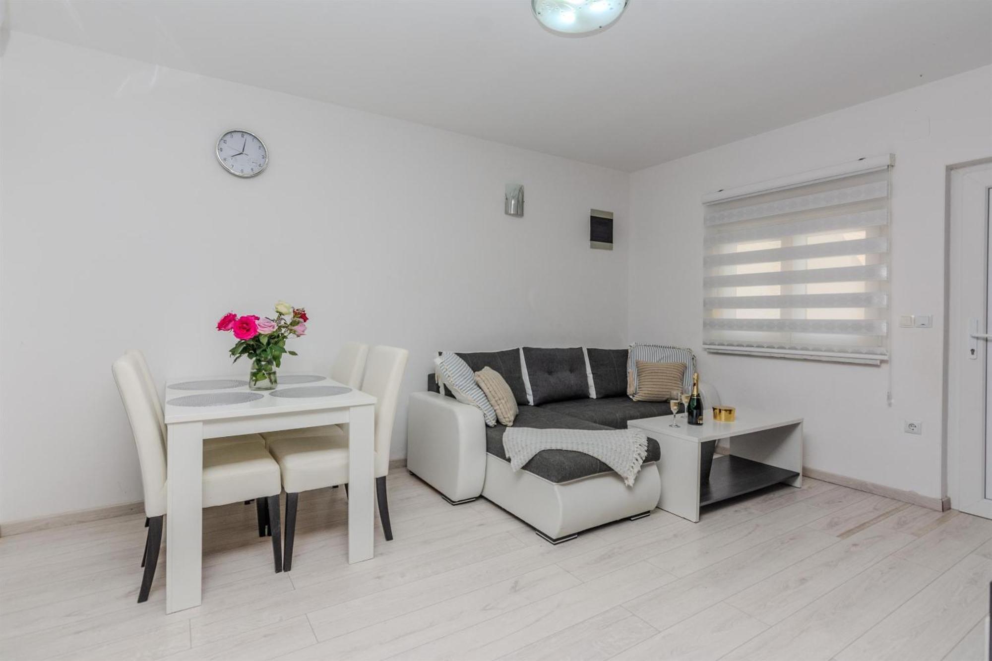Apartments Lucica Vir Dış mekan fotoğraf