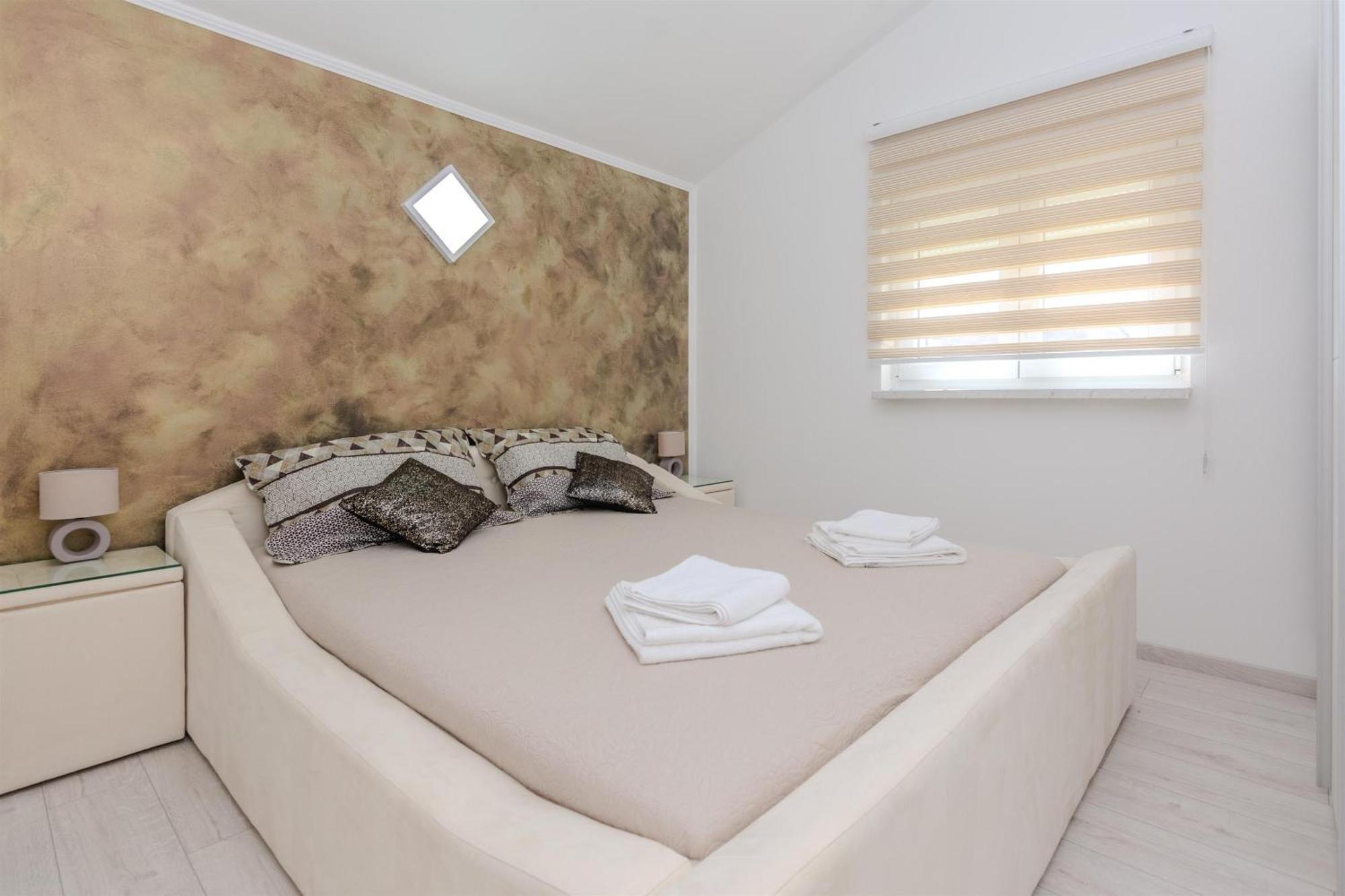 Apartments Lucica Vir Dış mekan fotoğraf