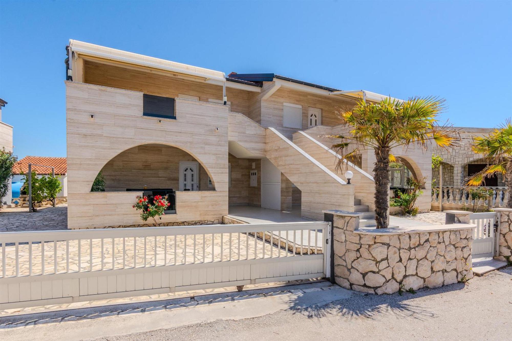 Apartments Lucica Vir Dış mekan fotoğraf